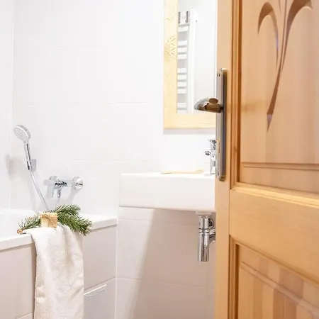 Regle 5 Guide's House * Ζακοπάνε